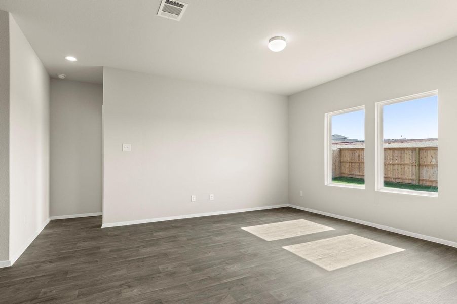 Spacious, unfurnished interior of a new home in Cloverleaf, Austin (Image 28).