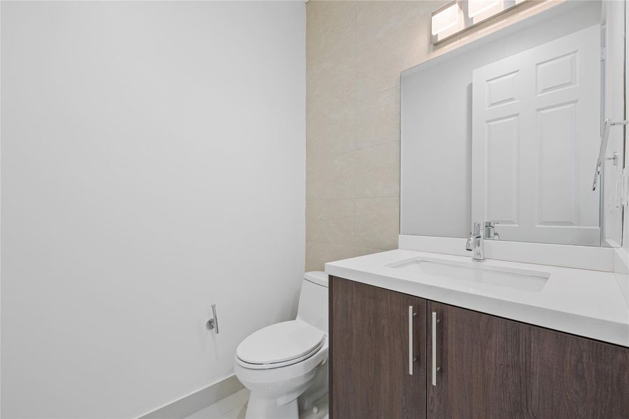 Furnished interior view inside a new home in , Fort Lauderdale (Image 12).