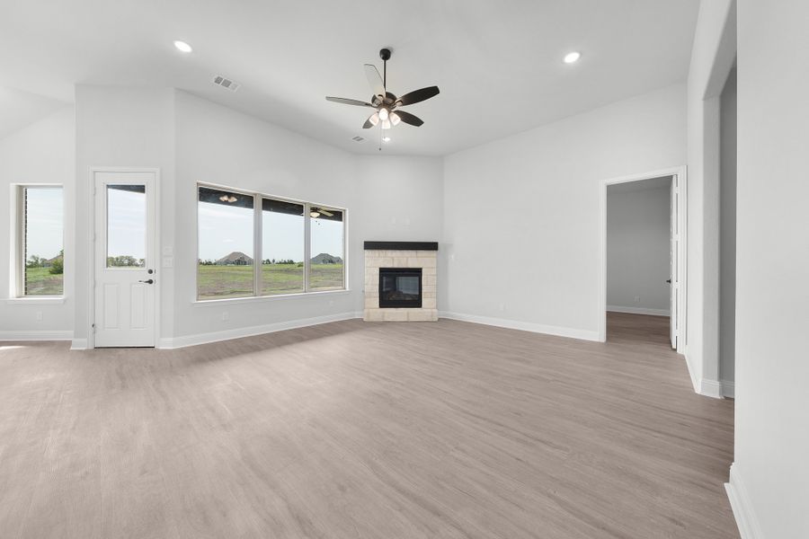 Spacious, unfurnished interior of a new home in Heritage, Rockwall (Image 20).