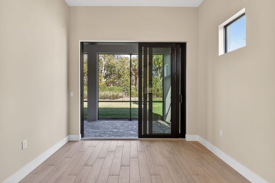 Spacious, unfurnished interior of a new home in Greyhawk Landing, Lake Worth (Image 20).