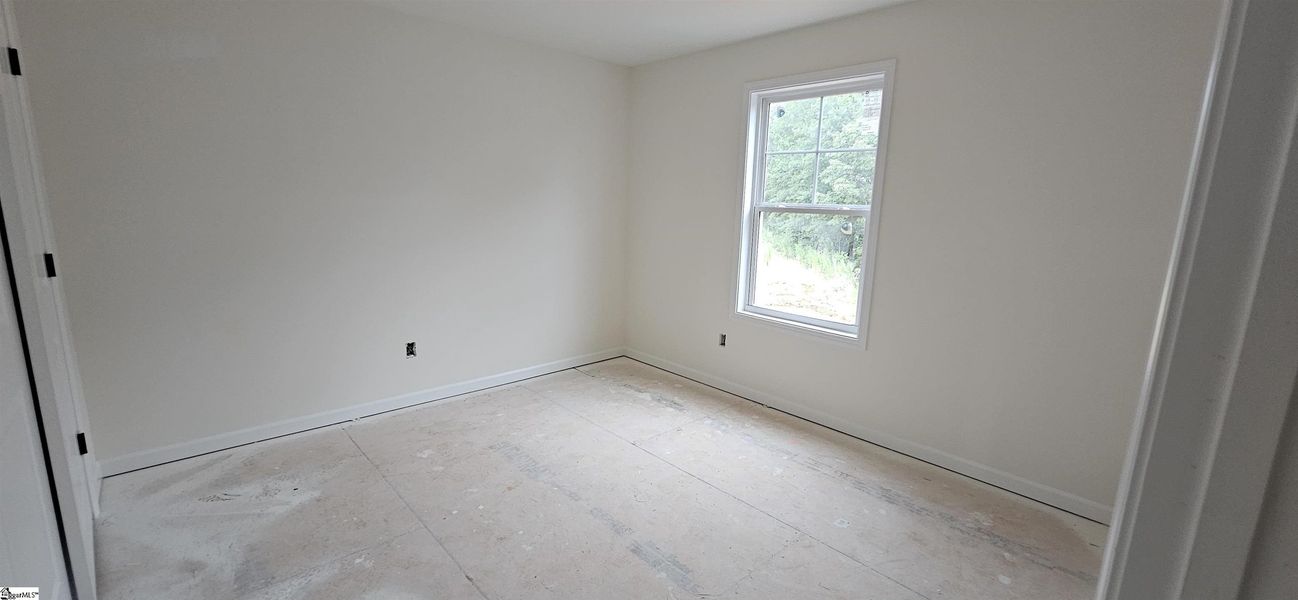 Spacious, unfurnished interior of a new home in Sedona, Greenville (Image 23).