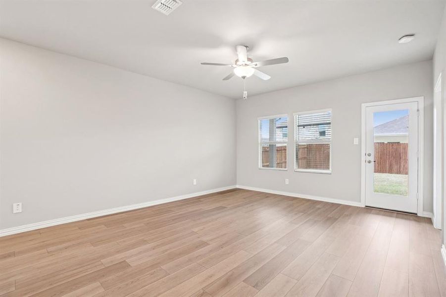 Spacious, unfurnished interior of a new home in Eastridge - Spring Series, McKinney (Image 26).