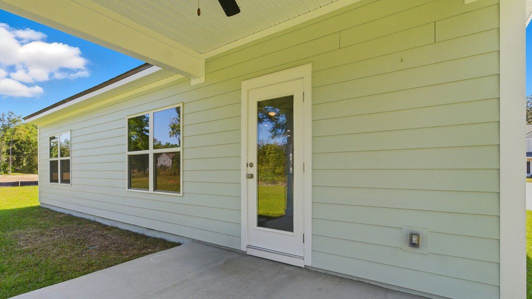 Representative exterior details of a home built from the The Belfort by D.R. Horton in Greystone, Crawfordville (Image 3).