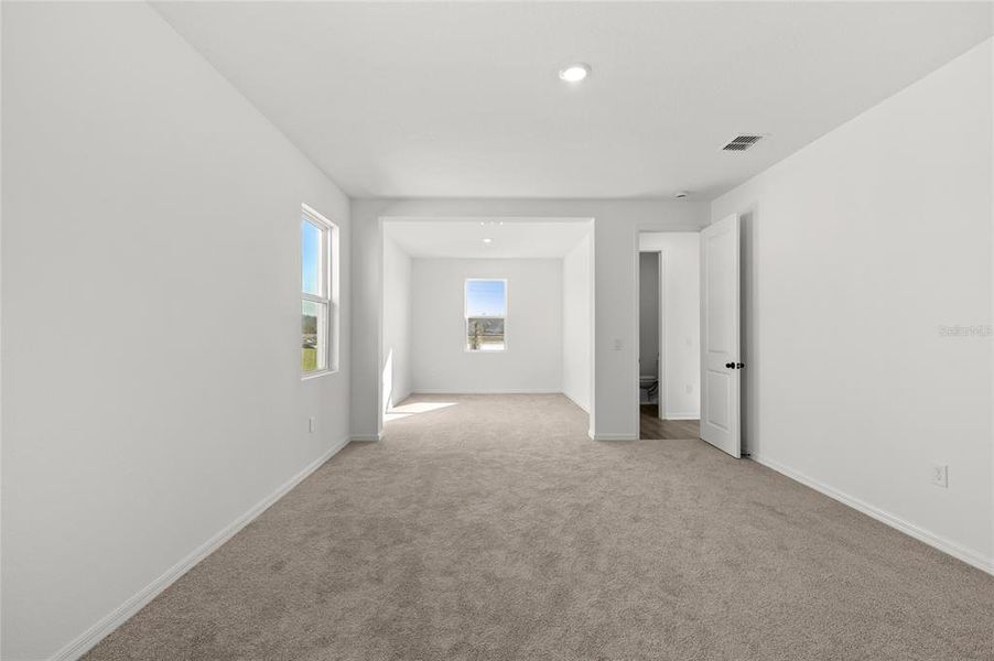 Spacious, unfurnished interior of a new home in , Kissimmee (Image 23).