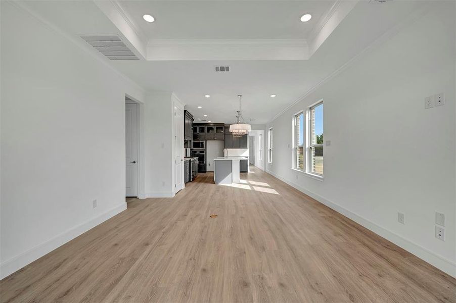 Spacious, unfurnished interior of a new home in Heath Golf & Yacht Villas, Heath (Image 26).