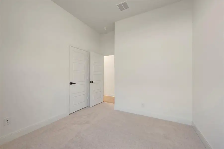 Spacious, unfurnished interior of a new home in Creekshaw – Classic, Royse City (Image 27).