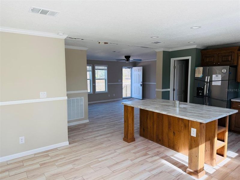 Spacious, unfurnished interior of a new home in , Live Oak (Image 4).