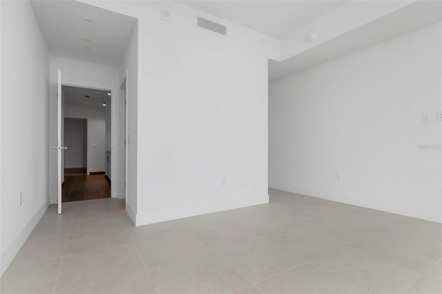 Spacious, unfurnished interior of a new home in The Ritz-Carlton Residences, Tampa (Image 58). Spacious, unfurnished interior of a new home in The Ritz-Carlton Residences, Tampa (Image 58).