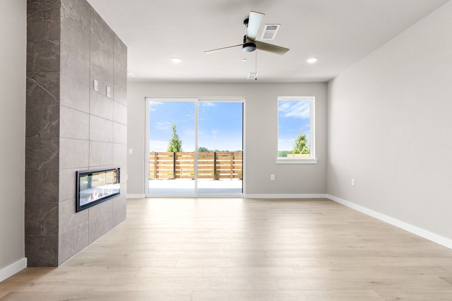 Spacious, unfurnished interior of a new home in Wildridge, Oak Point (Image 21).