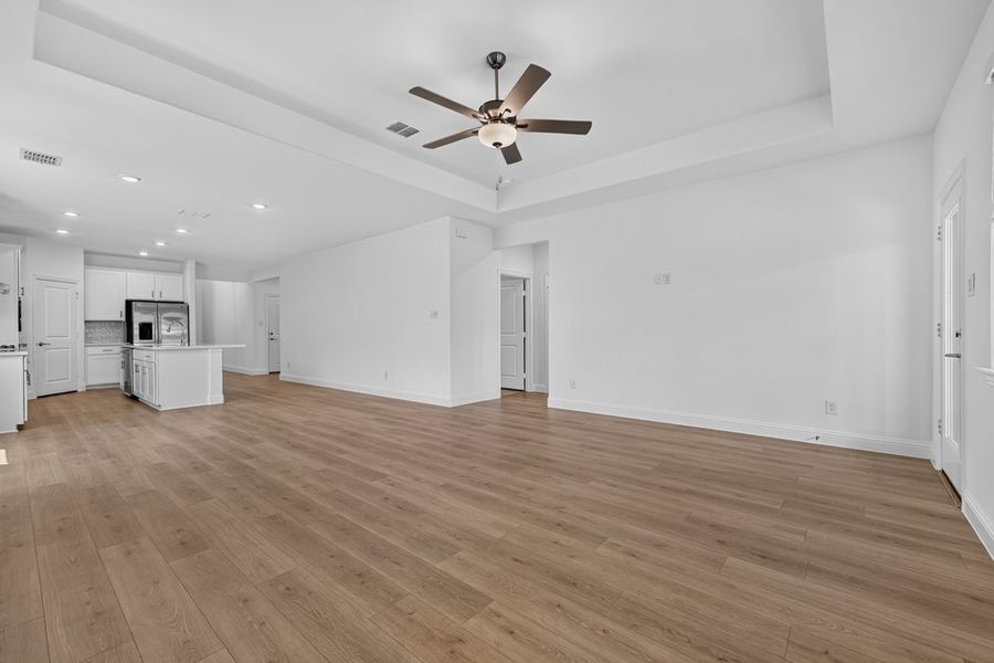 Spacious, unfurnished interior of a new home in Madero 50s, Fort Worth (Image 12). Spacious, unfurnished interior of a new home in Madero 50s, Fort Worth (Image 12).
