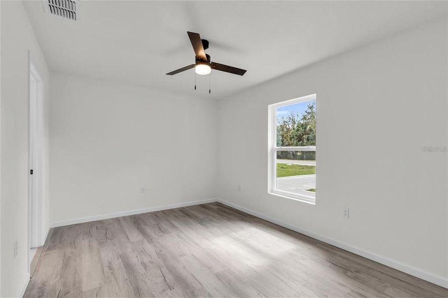 Spacious, unfurnished interior of a new home in , Ocala (Image 17).