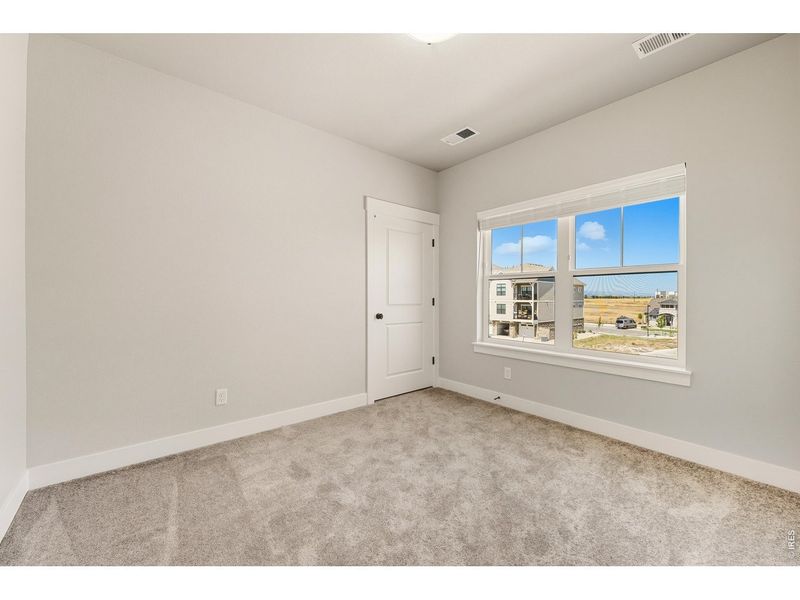 Spacious, unfurnished interior of a new home in The Lakes at Centerra, Loveland (Image 15).