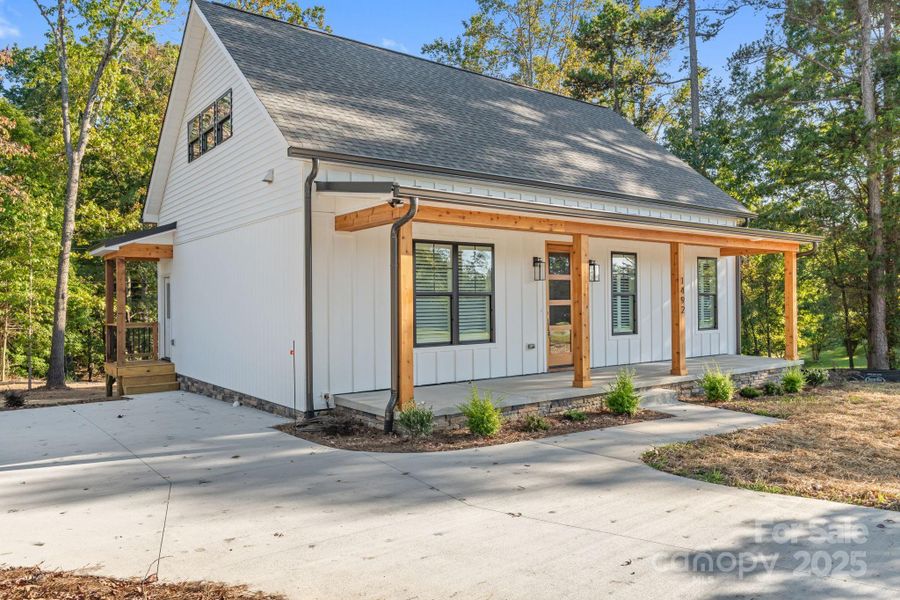 Exterior details and patio area of a home in , Lewisville (Image 3).