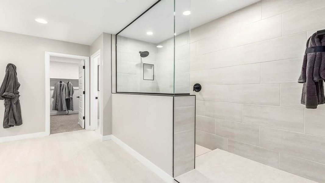 Image 35 representing the 40R3 by Taylor Morrison in Los Cielos at Rancho Mercado, Surprise, AZ.