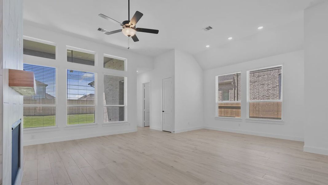 Spacious, unfurnished interior of a new home in Blue Heron, Mont Belvieu (Image 23). Spacious, unfurnished interior of a new home in Blue Heron, Mont Belvieu (Image 23).