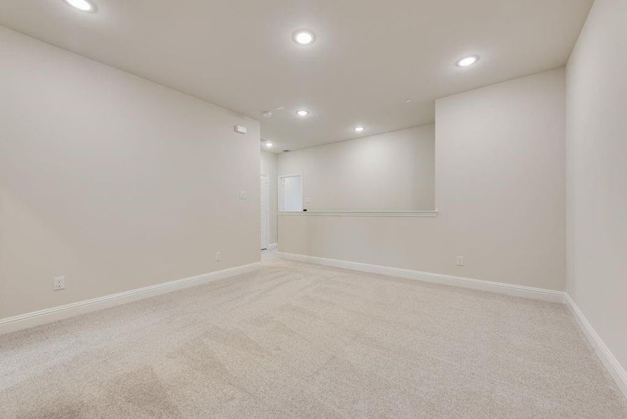 Spacious, unfurnished interior of a new home in Bayside, Rowlett (Image 27).