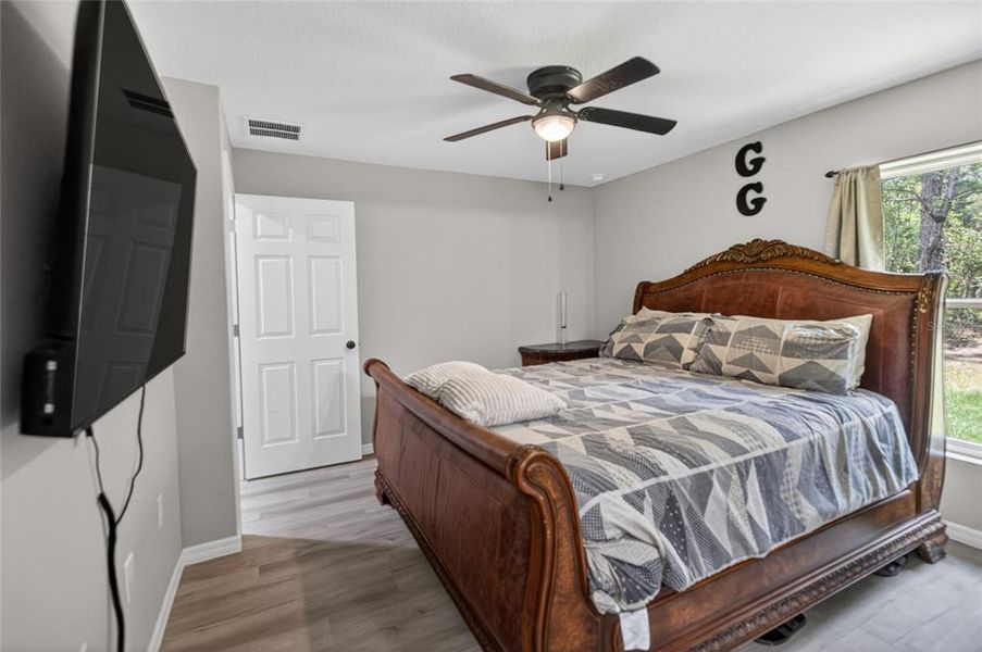 Furnished interior view inside a new home in , Ocklawaha (Image 17).