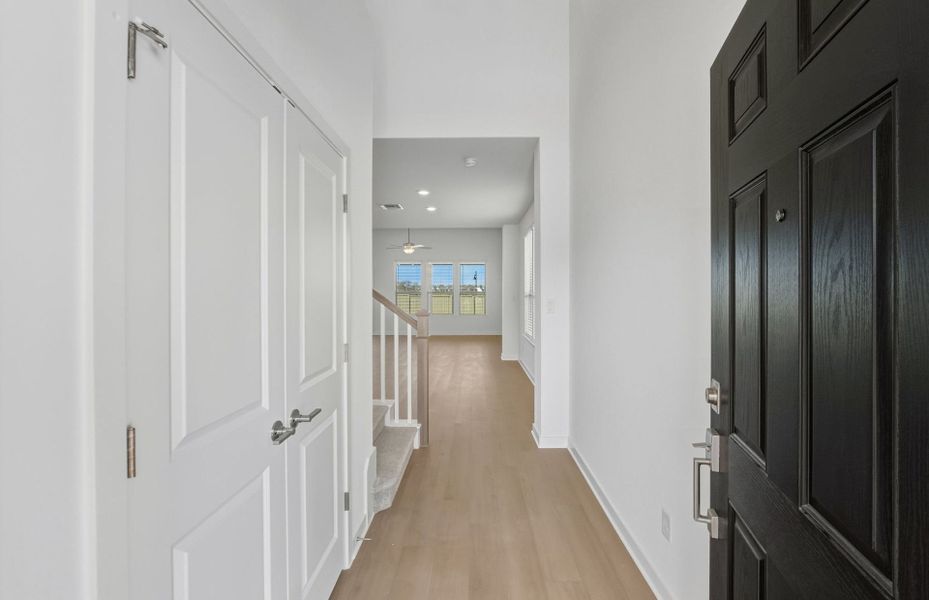 Spacious, unfurnished interior of a new home in Santa Rita Ranch, Liberty Hill (Image 38).