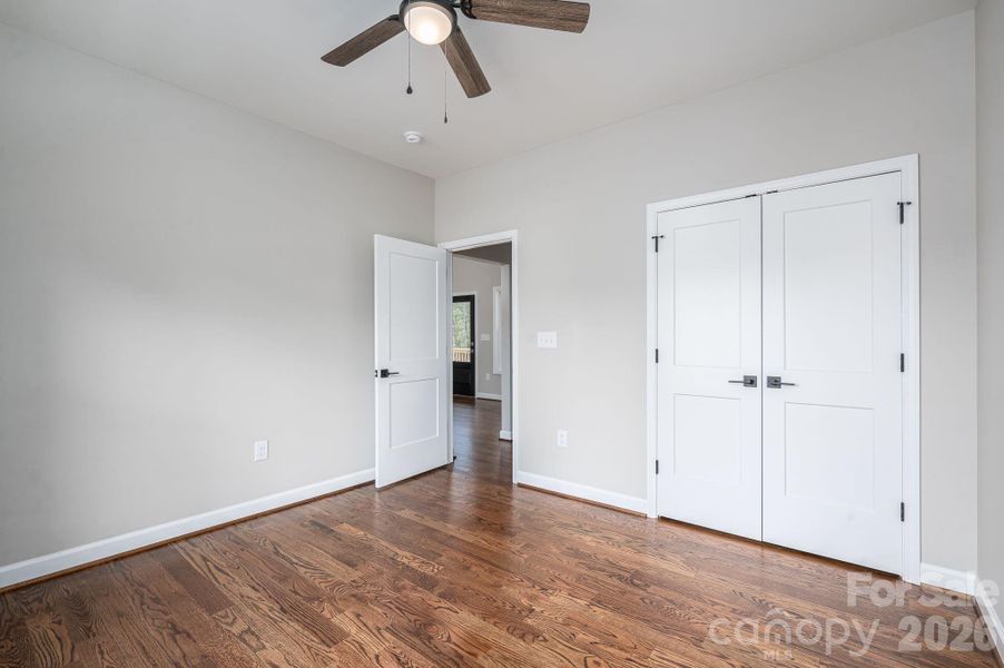 Spacious, unfurnished interior of a new home in , Vale (Image 12).