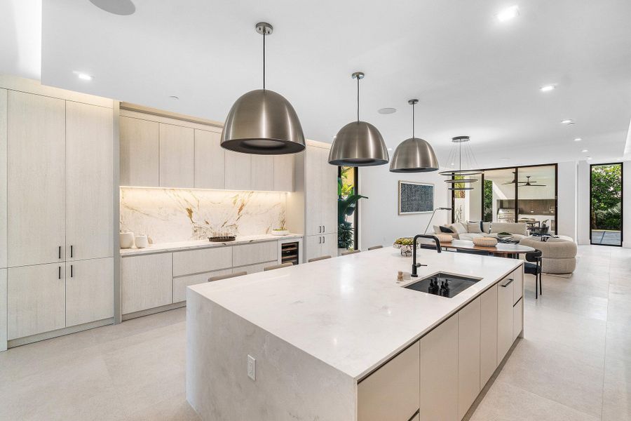 027-810PalmTrail-DelrayBeach-FL-33483-SM