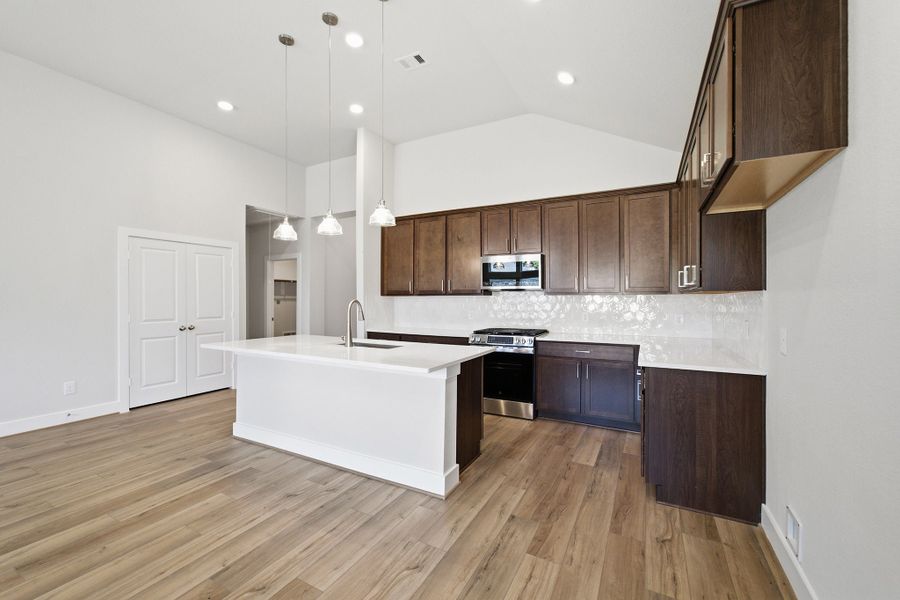 Furnished interior view inside a new home in Pecan Estates, Crosby (Image 8).