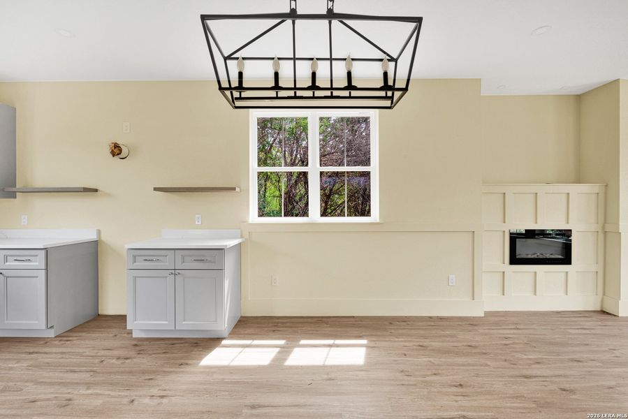 Spacious, unfurnished interior of a new home in , Bandera (Image 9).