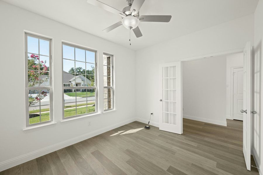 Spacious, unfurnished interior of a new home in Stone Eagle, Azle (Image 18).