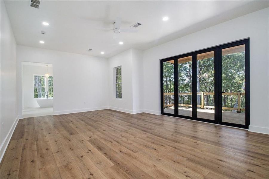 Spacious, unfurnished interior of a new home in , Dawsonville (Image 38).