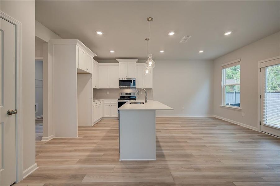 Furnished interior view inside a new home in Abbotts Crossing, Conyers (Image 5).