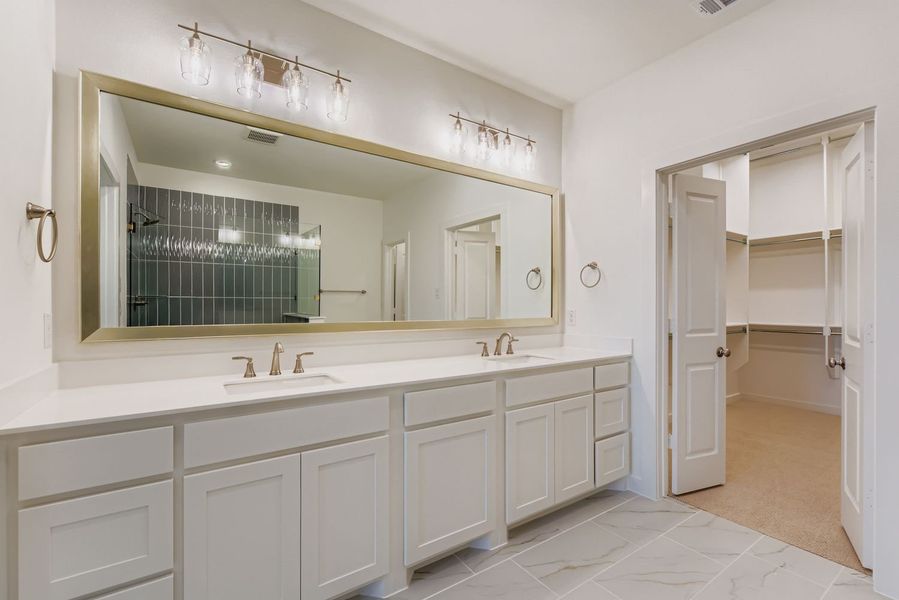 3525 Kings Court - Primary Bathroom