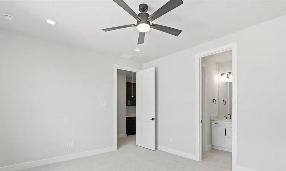 Spacious, unfurnished interior of a new home in Capitol Hill, Anna (Image 31).