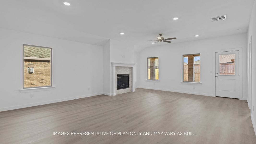 Spacious, unfurnished interior of a new home in Allen Farms, Lubbock (Image 8).