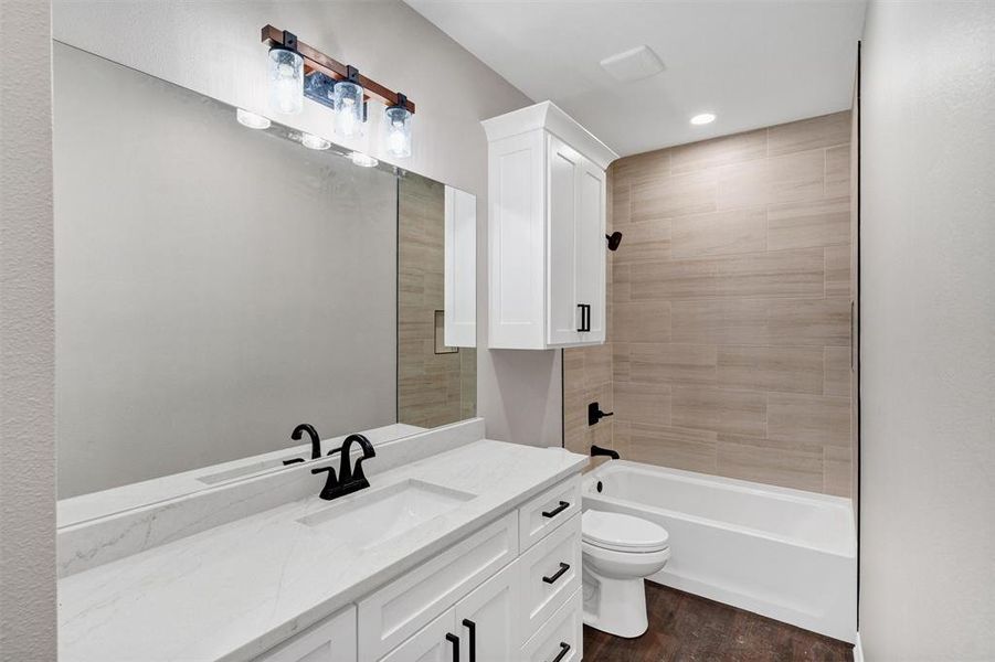 Furnished interior view inside a new home in , Mabank (Image 10). Furnished interior view inside a new home in , Mabank (Image 10).