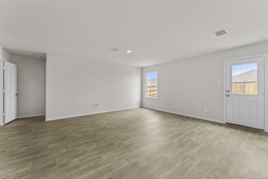 Spacious, unfurnished interior of a new home in Swenson Heights, Seguin (Image 19).