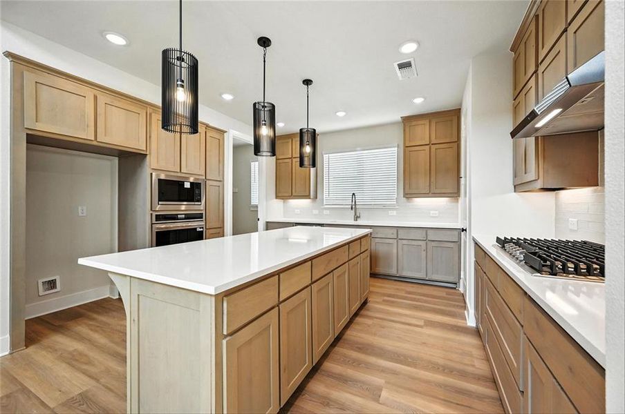 813StoneGroveRdLINCR002 813StoneGroveRdLINCR002