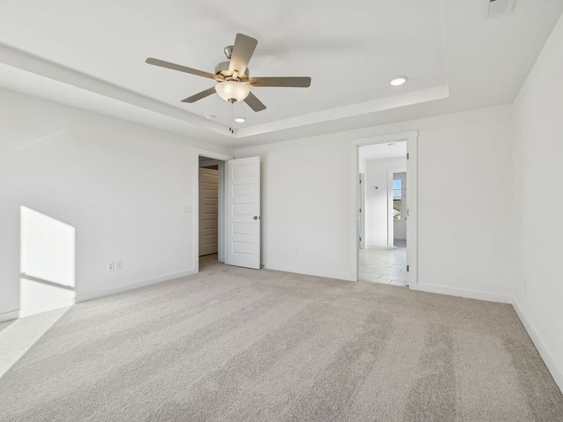 Spacious, unfurnished interior of a new home in Sage Farms, White House (Image 25).