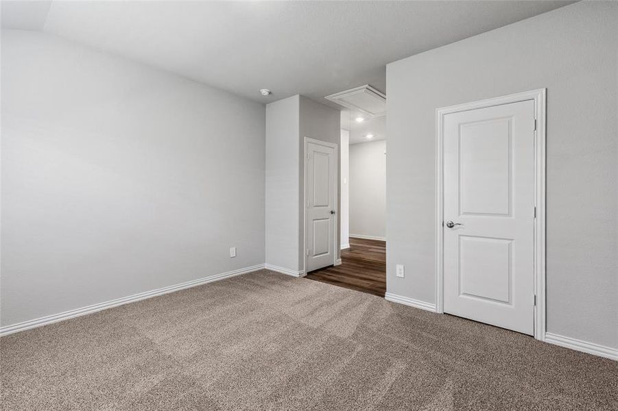 Spacious, unfurnished interior of a new home in Stratton Place, Greenville (Image 11).