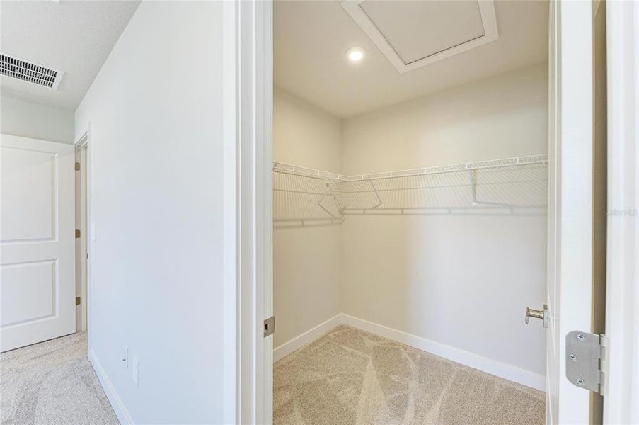 Spacious, unfurnished interior of a new home in , Bradenton (Image 32).