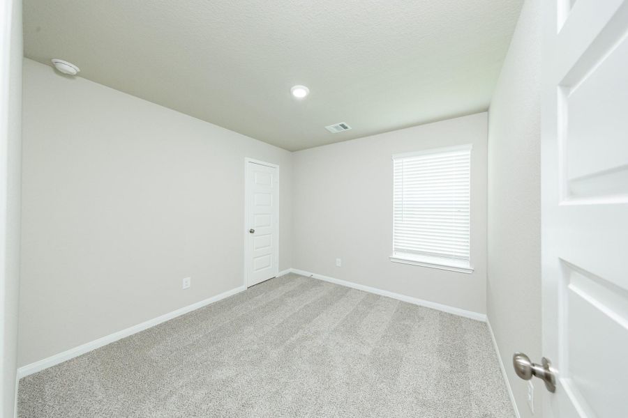 Spacious, unfurnished interior of a new home in Ridgeland Hills, Willis (Image 14).