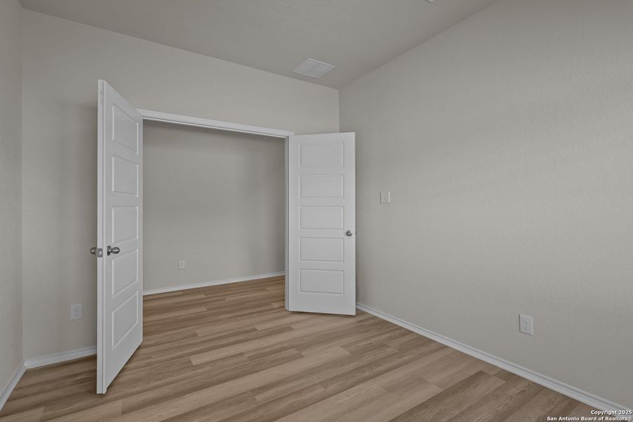 Spacious, unfurnished interior of a new home in Davis Ranch, San Antonio (Image 25).
