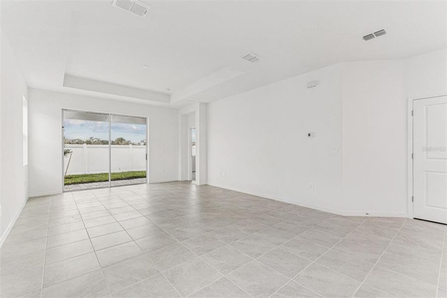 Spacious, unfurnished interior of a new home in Southpointe, Palmetto (Image 12).