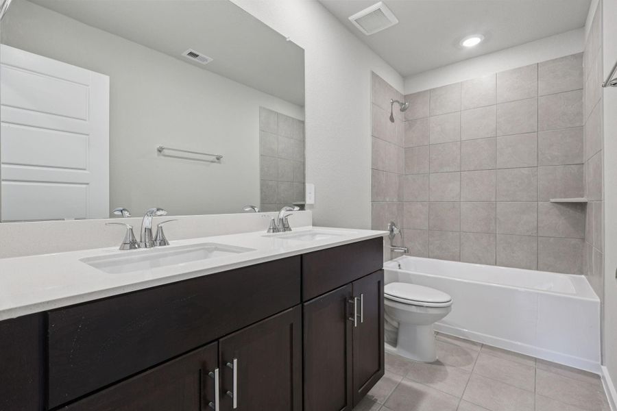 Furnished interior view inside a new home in Stewart's Ranch, Conroe (Image 7).