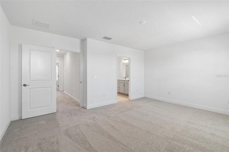 Spacious, unfurnished interior of a new home in SeaFlower, Bradenton (Image 24).