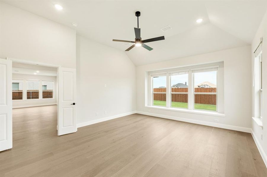 Spacious, unfurnished interior of a new home in The Retreat at North Grove 70-75, Waxahachie (Image 32). Spacious, unfurnished interior of a new home in The Retreat at North Grove 70-75, Waxahachie (Image 32).