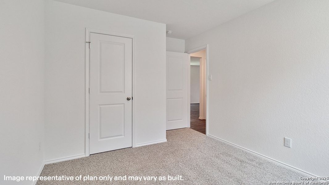 Spacious, unfurnished interior of a new home in Lucero, San Antonio (Image 16).