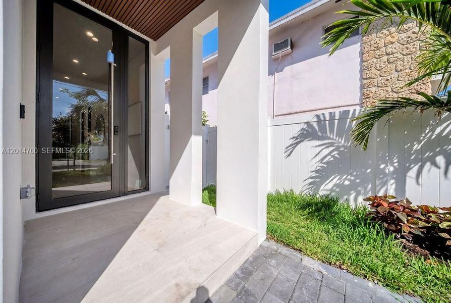 Exterior details and patio area of a home in , Fort Lauderdale (Image 33).