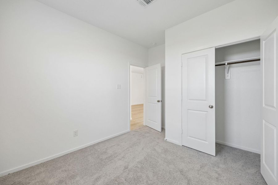 Spacious, unfurnished interior of a new home in Stokesbury, Waller (Image 22).
