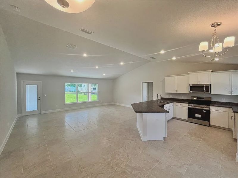 Image 14 of a home in Orange Blossom Hills.