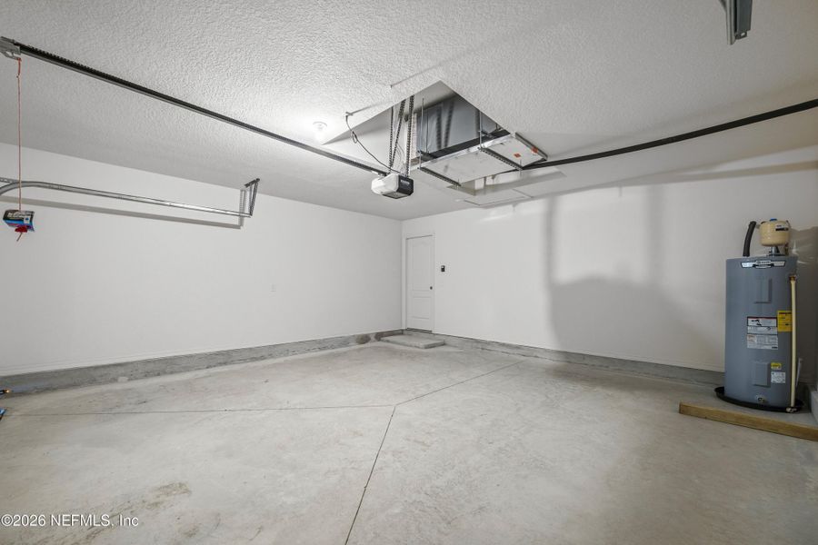 Spacious, unfurnished interior of a new home in Westport Landing, Jacksonville (Image 30).