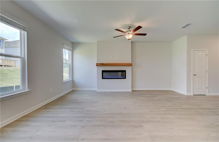 Spacious, unfurnished interior of a new home in Enclave at Evergreen, Fairburn (Image 24). Spacious, unfurnished interior of a new home in Enclave at Evergreen, Fairburn (Image 24).